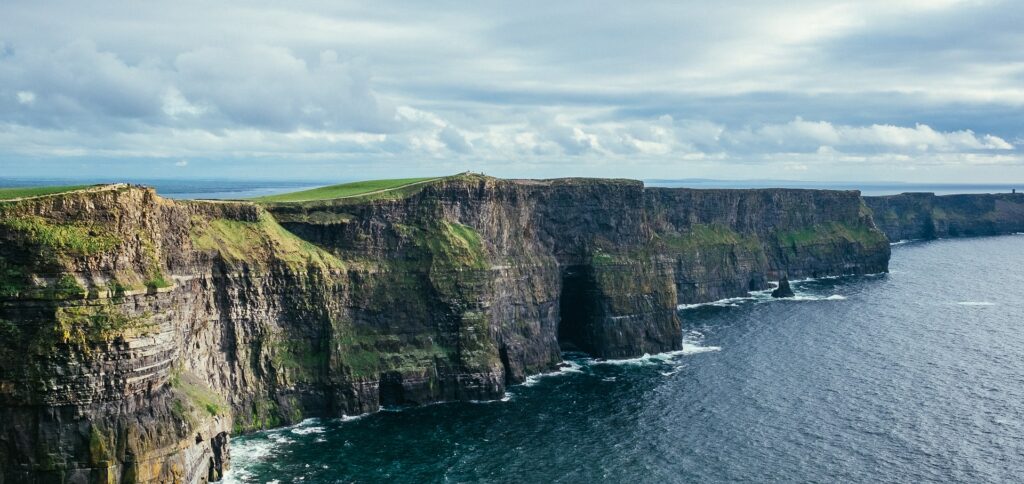 tour Ireladn in 2022 and go to the cliffs of moher